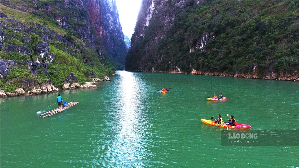 Chèo Thuyền Sông Nho Quế