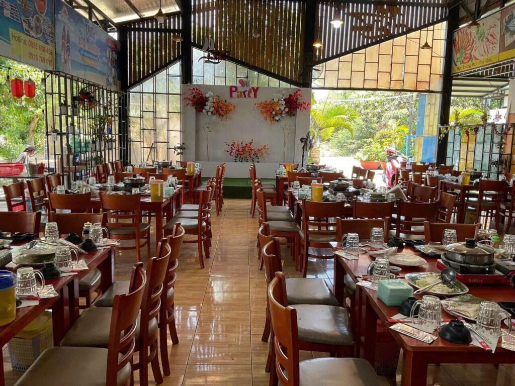 Khong gian nha hang cot buom